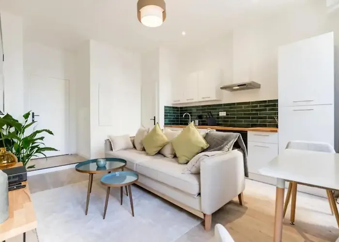 T2 Cocoon In The Heart Of Cours Julien | By Airnest